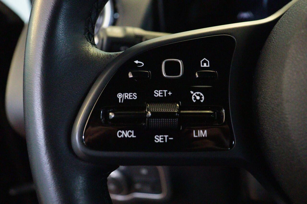 Mercedes-Benz GLB-Klasse 180 Business Line | NAVI | CAMERA + PDC | LEER | STOELVERW | LMV |