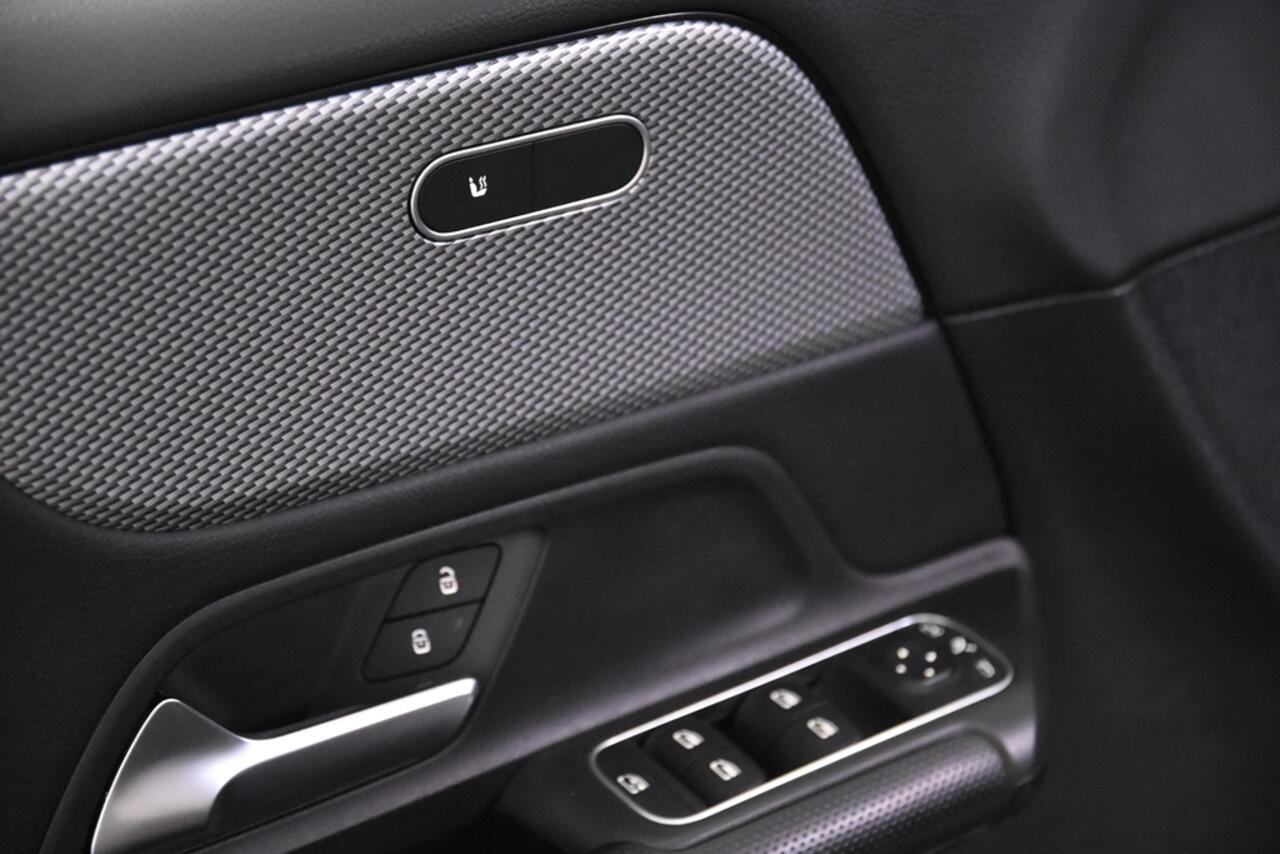 Mercedes-Benz GLB-Klasse 200 *1ste Eigenaar*Navigatie*Leer*Stoelverwarming*Parkassist*