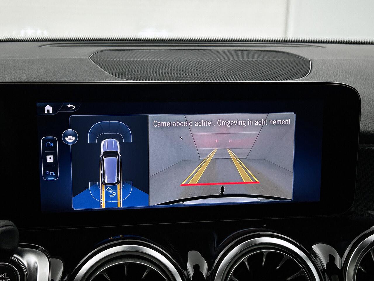 Mercedes-Benz GLB-Klasse 180 Business Solution AMG 7p. | Trekhaak | Derde zitrij voor twee personen | Nightpakket | GUARD 360 ° Vehicle protection Plus | Multibeam LED | Smartphone integratie | Panoramaschuifdak |