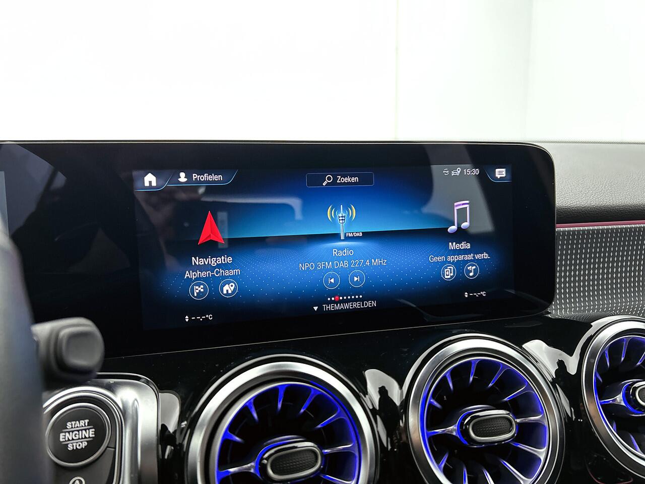 Mercedes-Benz GLB-Klasse 200 Business Solution Luxury | Trekhaak | Achteruitrijcamera | DAB | Elektrische achterklep | Sfeerverlichting | Inclusief 24 maanden MB Certified garantie voor Europa.