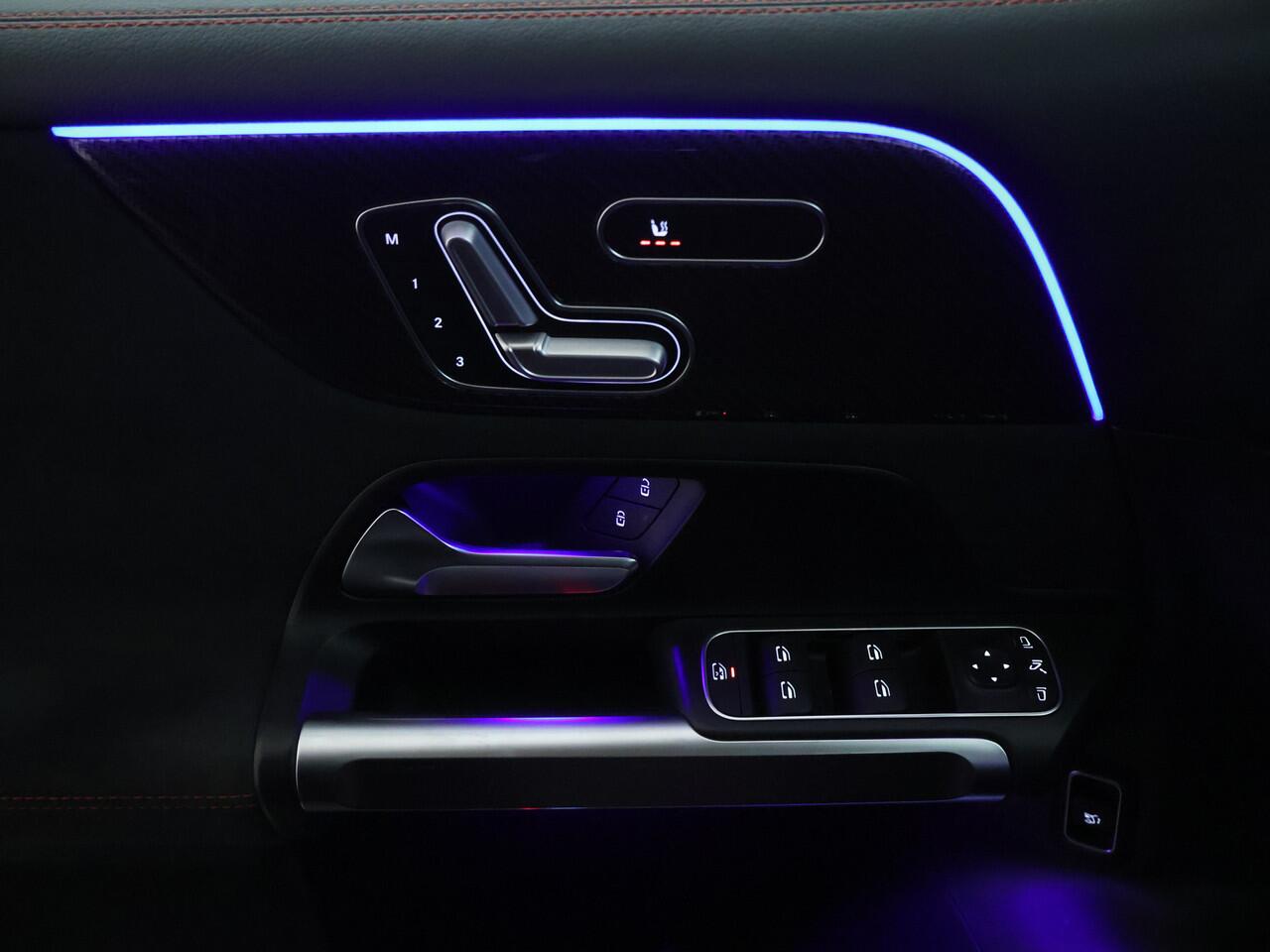 Mercedes-Benz GLB-Klasse 200 Business Solution AMG 7p. | Panoramadak | Memory stoelen | Achteruitrijcamera | Nightpakket | Trekhaak | 7 Persoons. Inclusief 24 maanden MB Certified garantie voor Europa.