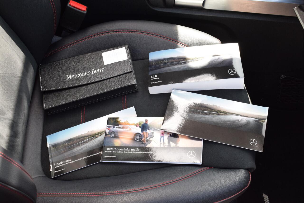 Mercedes-Benz GLB-Klasse 250 4MATIC Premium Plus Trekhaak Panoramadak