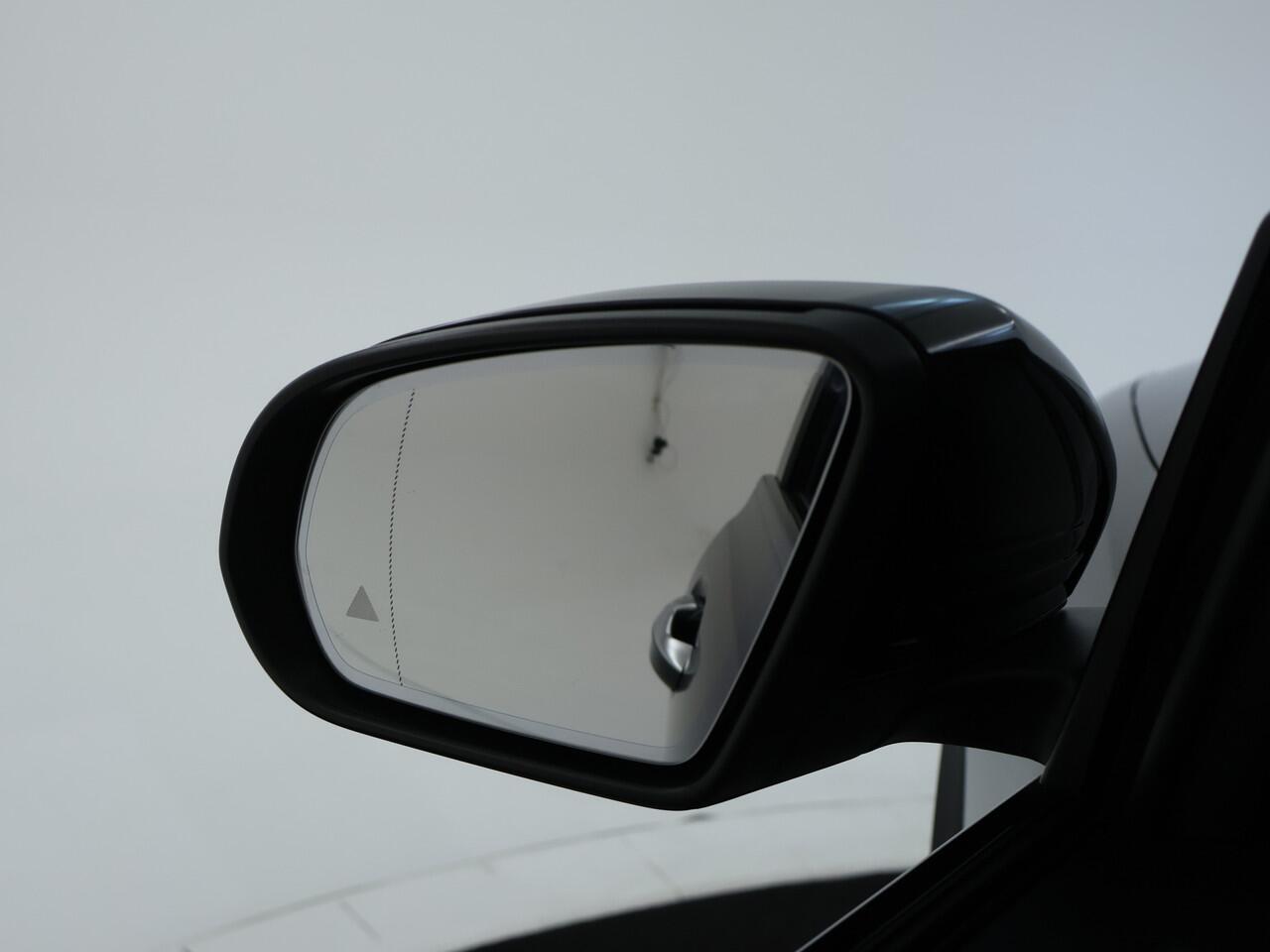 Mercedes-Benz GLB-Klasse 200 Business Solution AMG 7p. | Panoramadak | Memory stoelen | Achteruitrijcamera | Nightpakket | Trekhaak | 7 Persoons. Inclusief 24 maanden MB Certified garantie voor Europa.