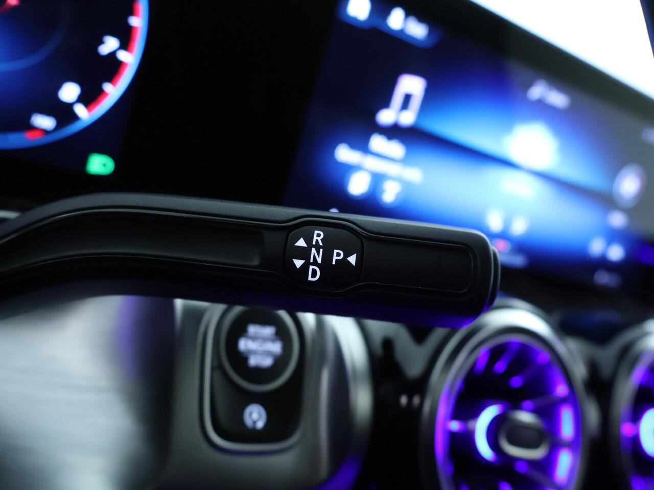 Mercedes-Benz GLB-Klasse 200 Business Solution AMG 7p. | Panoramadak | Memory stoelen | Achteruitrijcamera | Nightpakket | Trekhaak | 7 Persoons. Inclusief 24 maanden MB Certified garantie voor Europa.