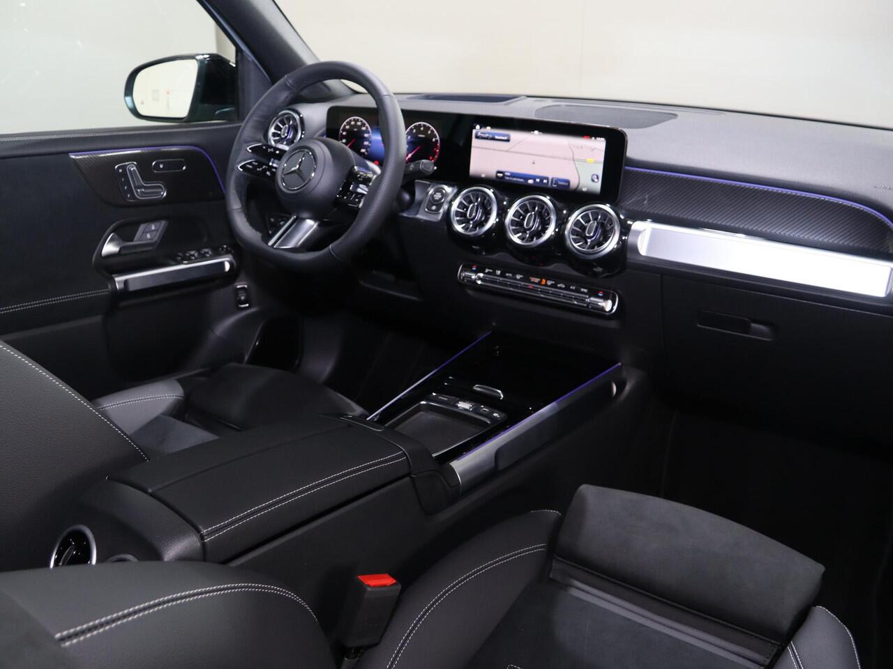 Mercedes-Benz GLB-Klasse 180 Business Solution AMG | AMG Line Plus pakket | Panoramaschuifdak | Winterpakket | Trekhaak | 20" AMG velgen |