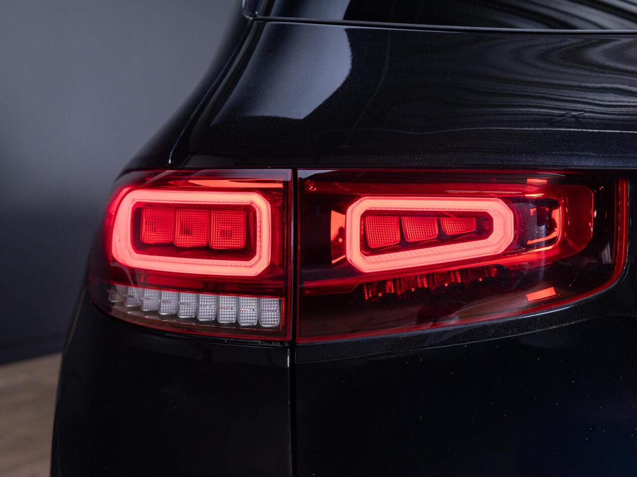 Mercedes-Benz GLB-Klasse 180 Business Solution PLUS AMG 7p. Panorama dak | Trekhaak