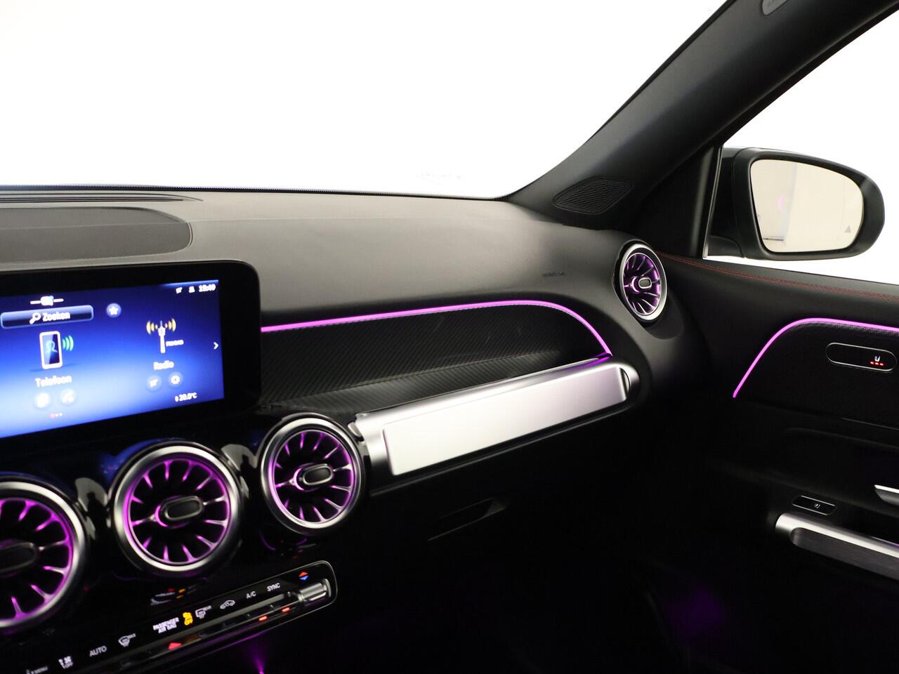 Mercedes-Benz GLB-Klasse 200 AMG-line 7persoons | Trekhaak | Nightpakket | Keyless-Go comfortpakket | Parkeerpakket met achteruitrijcamera | USB-pakket plus | Winter pakket | GUARD 360 ° Vehicle protection Plus | EASY PACK achterklep |