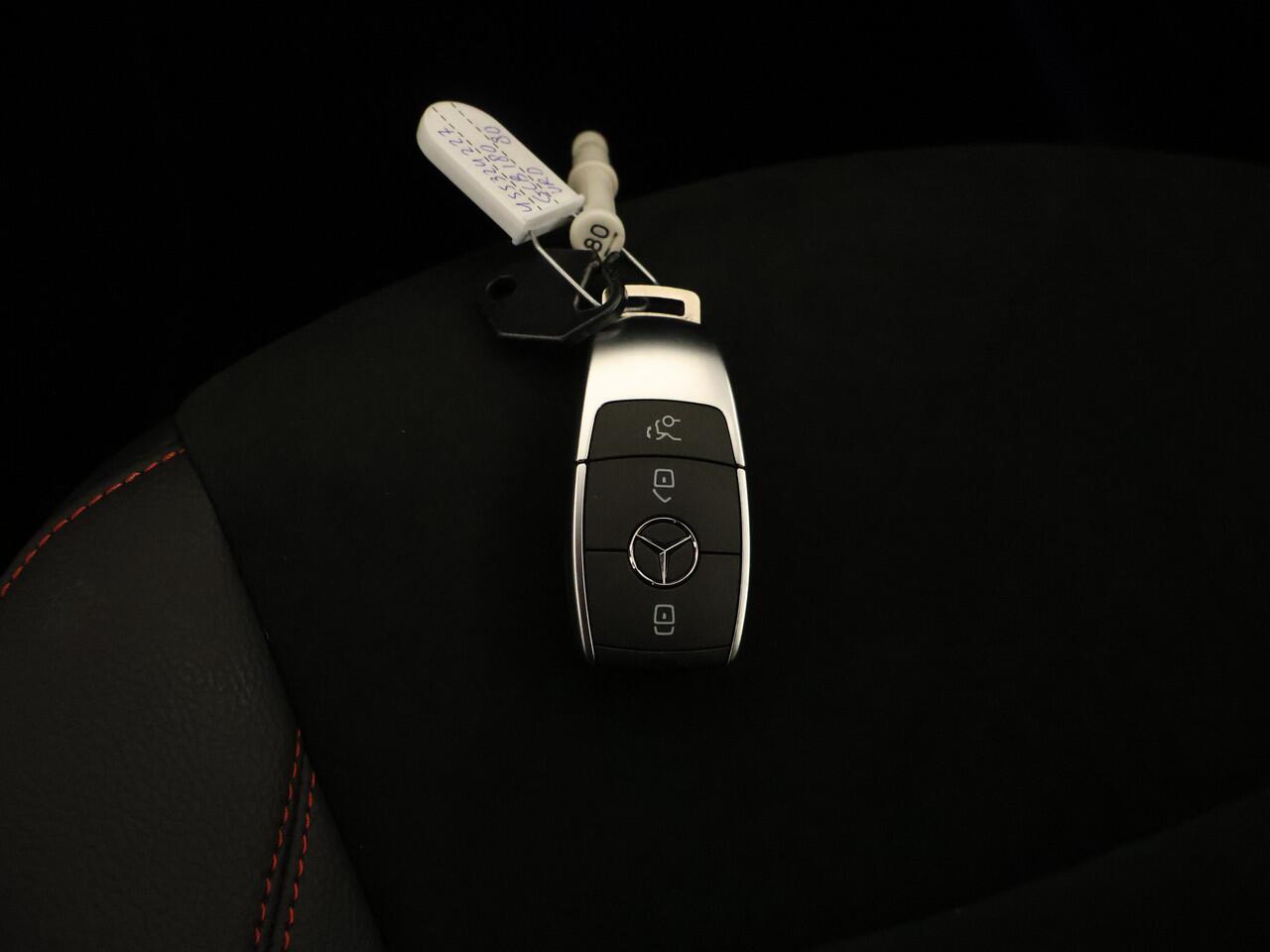 Mercedes-Benz GLB-Klasse 200 AMG-line 7persoons | Trekhaak | Nightpakket | Keyless-Go comfortpakket | Parkeerpakket met achteruitrijcamera | USB-pakket plus | Winter pakket | GUARD 360 ° Vehicle protection Plus | EASY PACK achterklep |