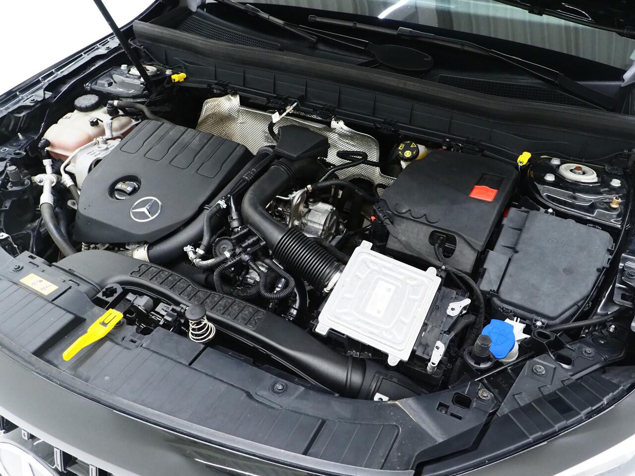 Mercedes-Benz GLB-Klasse 180 Panamericana | Night | Trekhaak | Widescreen | Camera | DAB | Cruise