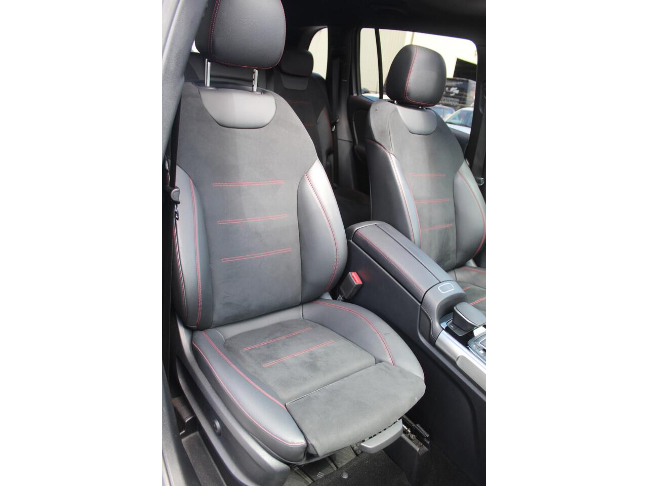 Mercedes-Benz GLB-Klasse AMG 35 4MATIC Panoramadak/Night pakket/Sfeerverlichting/Navigatie/Keyless/Cruise control/Climate control/Elektrisch verstelbare stoelen met memory/Stoelverwarming/Dodehoek detectie/Achteruitrijcamera/Parkeersensoren rondom/Elektrische achterk