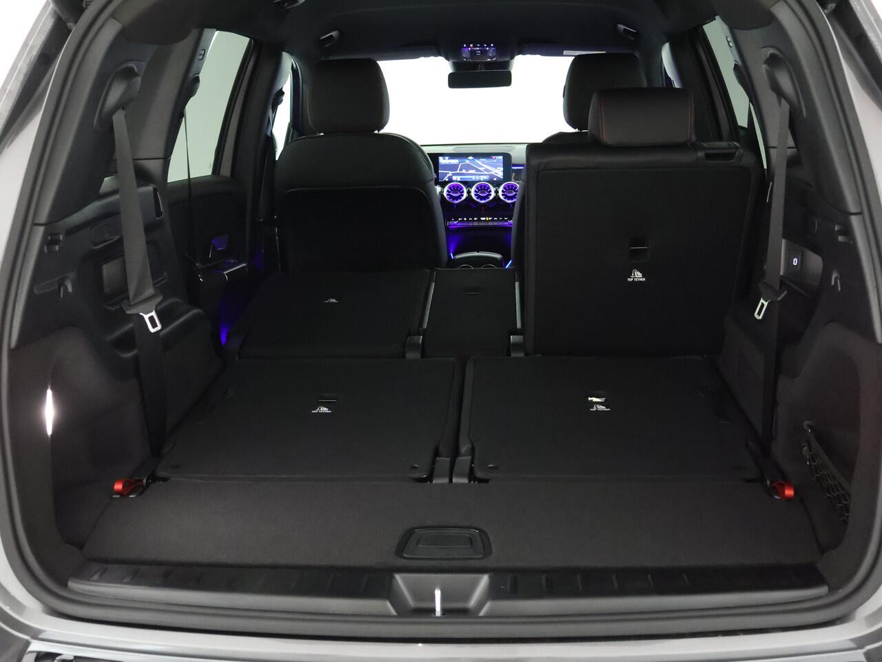 Mercedes-Benz GLB-Klasse 180 AMG 7-persoons | Trekhaak af fabriek | Nightpakket | Keyless-Go comfortpakket | Parkeerpakket met achteruitrijcamera | USB-pakket plus | GUARD 360 ° Vehicle protection Plus | EASY PACK achterklep |