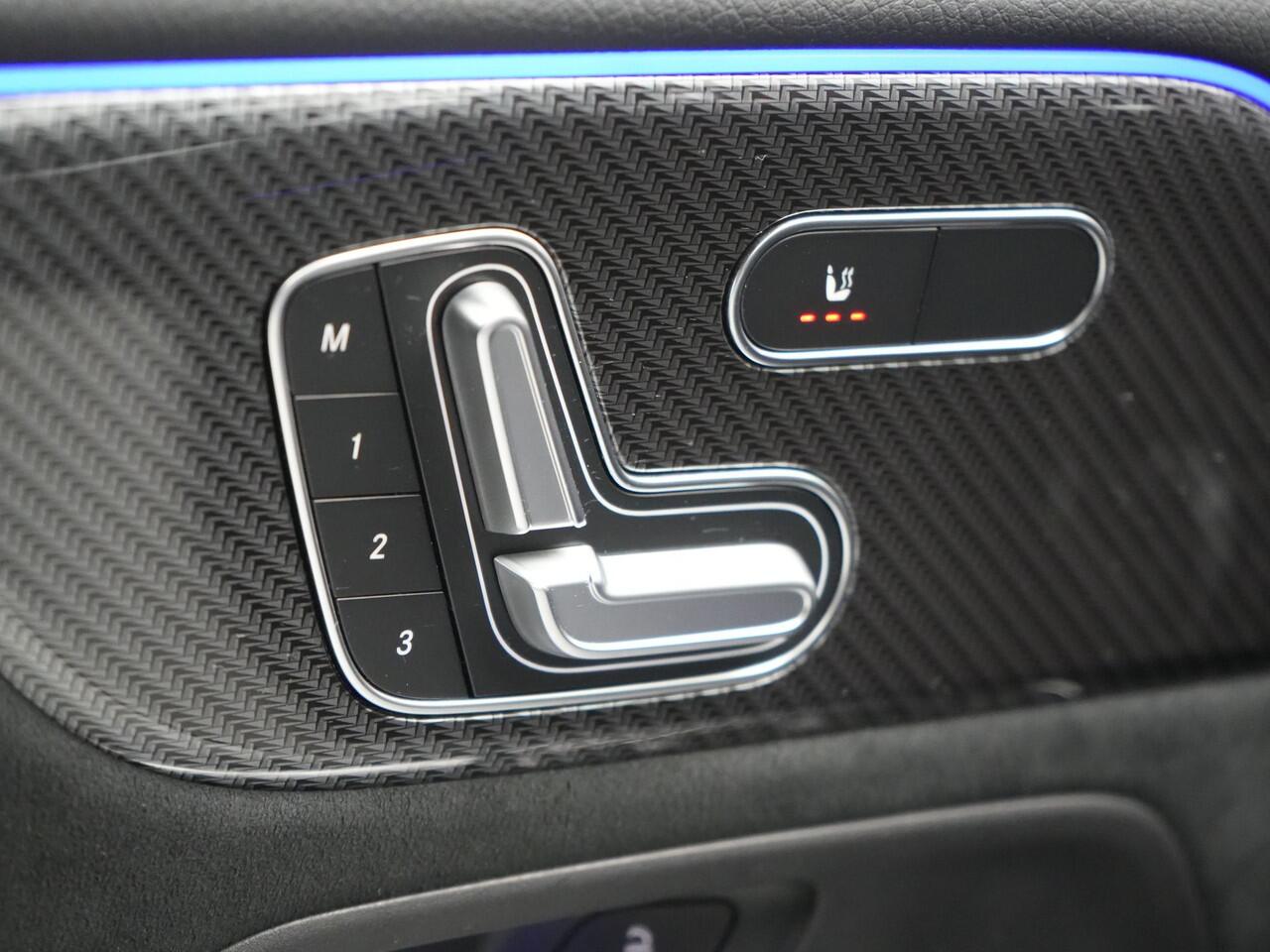 Mercedes-Benz GLB-Klasse 250 AMG Line 225pk | Widescreen Navigatie | Camera | Alcantara Sportstoelen Memory & Verwarmd | Sfeerverlichting | Apple Carplay | Keyless | DAB |