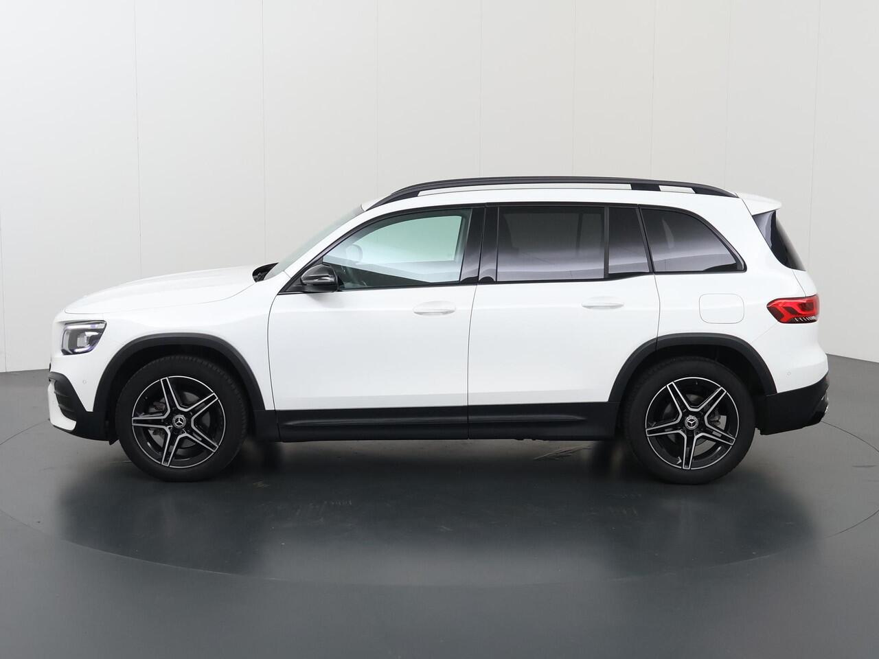 Mercedes-Benz GLB-Klasse 180 AMG Line | Night | Widescreen | Stoelverwarming | Achteruitrijcamera | Sfeerverlichting