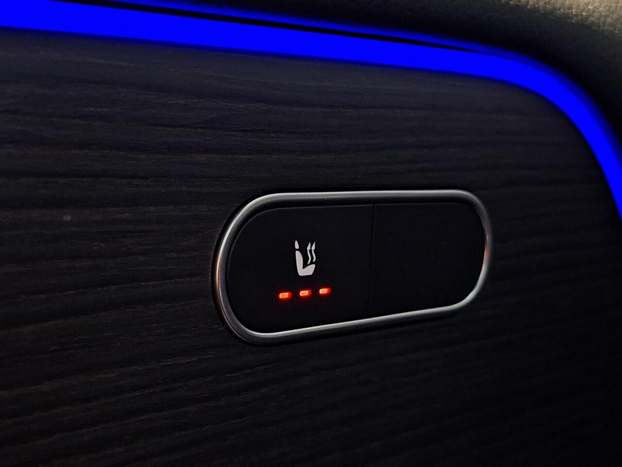 Mercedes-Benz GLB-Klasse 180 AMG Line | Panoramadak | Night Pakket | Onderstel met Adaptief Verstelbare Demping | Alarm | Apple CarPlay | Android Auto | Sfeerverlichting | Stoelverwarming | Achteruitrijcamera