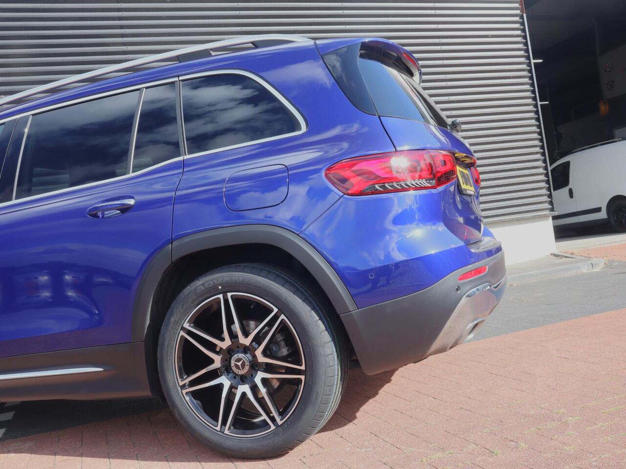 Mercedes-Benz GLB-Klasse 200 | Trekhaak | Clima | Cruise | Navi Full Map | Dealer onderhouden | Stof/Leder | LED | Comfortstoel+Verwarming | PDC V+A+Cam |