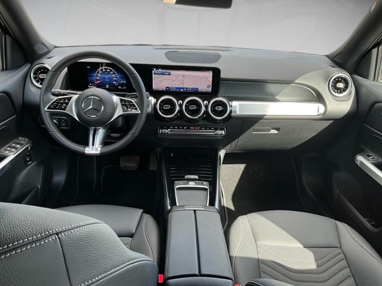 Mercedes-Benz GLB-Klasse 200 Edition 163 PK Automaat Distronic Camera LED Stoelverwarming 18 Inch MBUX Navigatie Premium