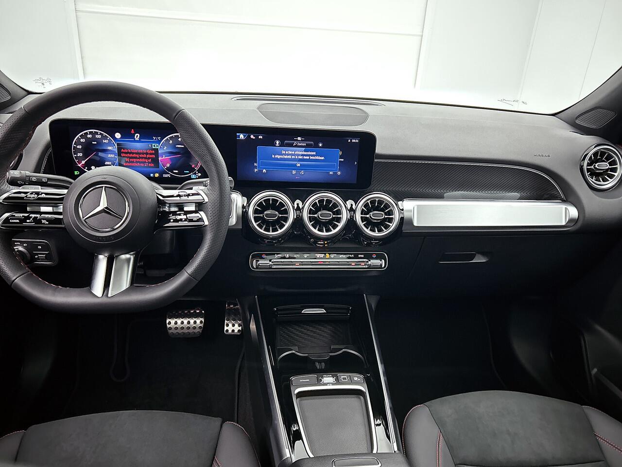 Mercedes-Benz GLB-Klasse 180 Business Solution AMG 7p. | Trekhaak | Derde zitrij voor twee personen | Nightpakket | GUARD 360 ° Vehicle protection Plus | Multibeam LED | Smartphone integratie | Panoramaschuifdak |