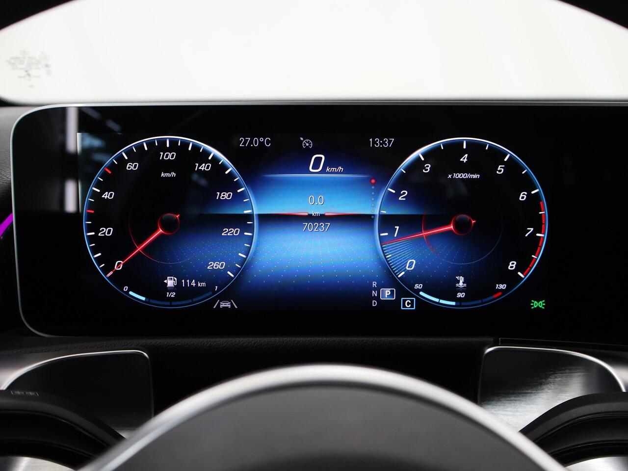 Mercedes-Benz GLB-Klasse 200 Business Solution Luxury | Achteruitrijcamera | Widescreen | Stoelverwarming | Sfeerverlichting |