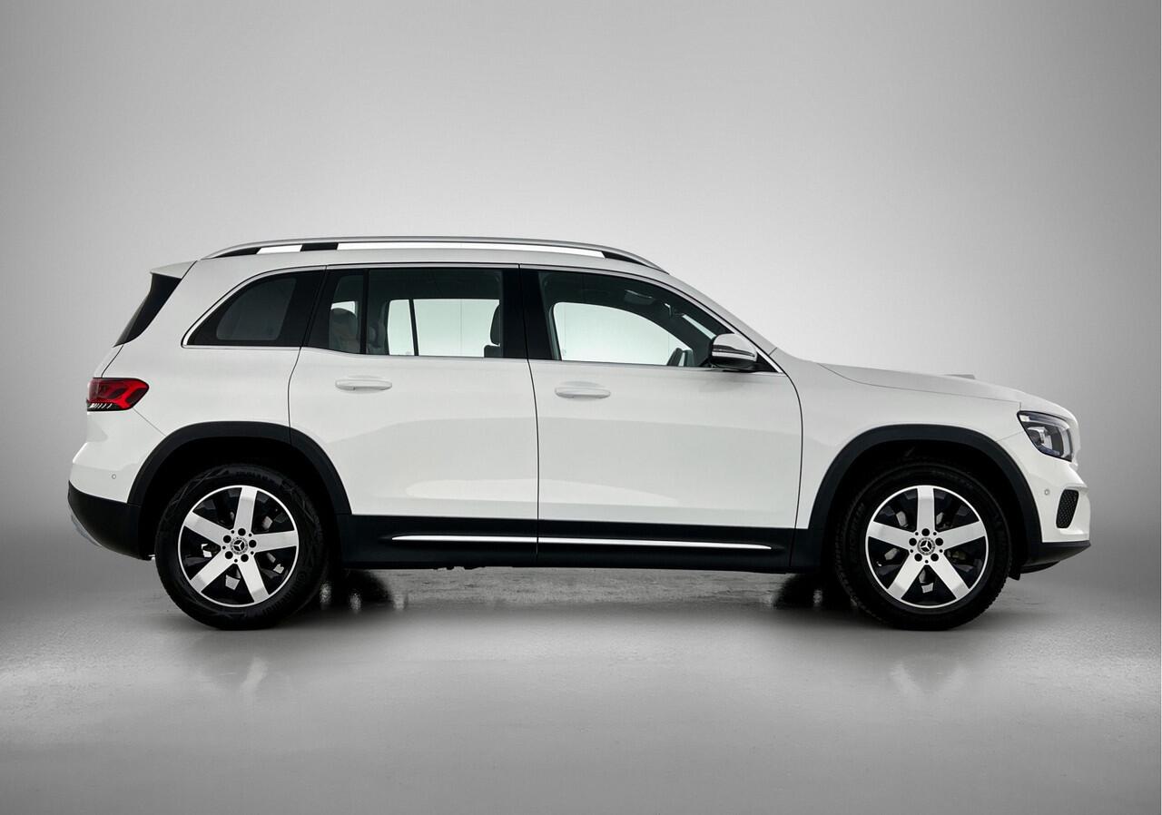 Mercedes-Benz GLB-Klasse 200 Business Solution Luxury | Trekhaak | Achteruitrijcamera | DAB | Elektrische achterklep | Sfeerverlichting | Inclusief 24 maanden MB Certified garantie voor Europa.