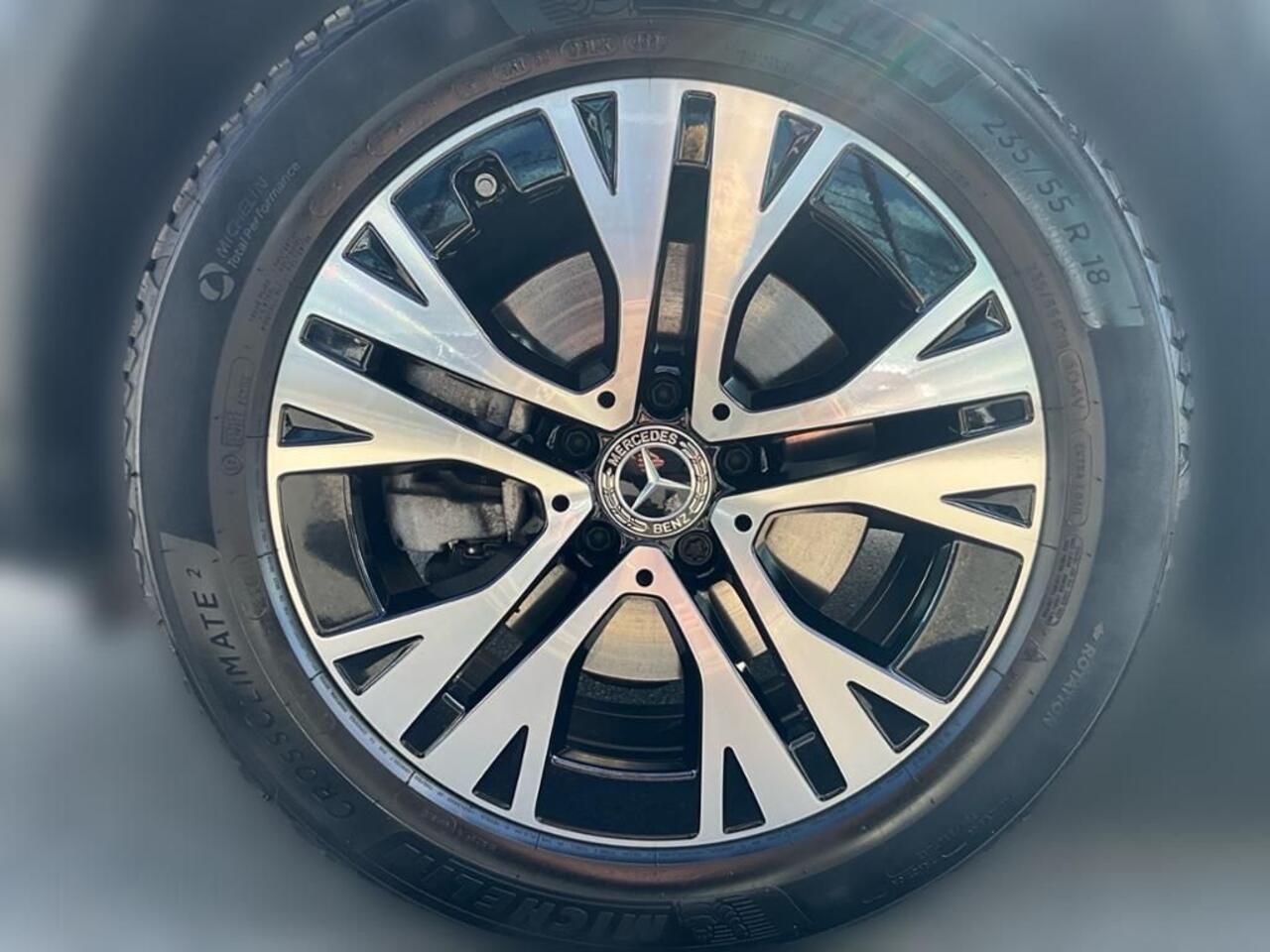 Mercedes-Benz GLB-Klasse 200 Edition 163 PK Automaat Distronic Camera LED Stoelverwarming 18 Inch MBUX Navigatie Premium