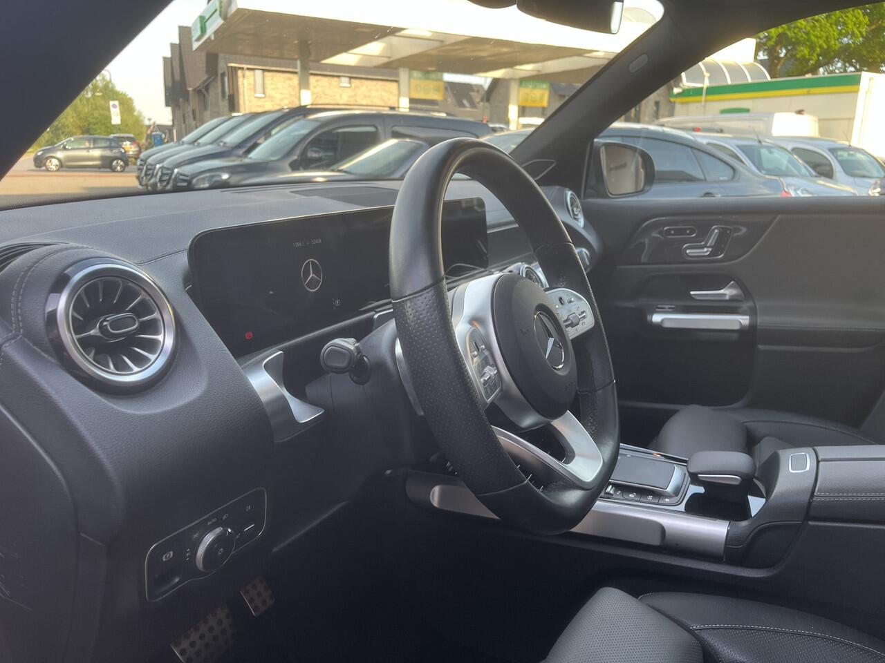 Mercedes-Benz GLB-Klasse 250 4MATIC Premium Plus AMG