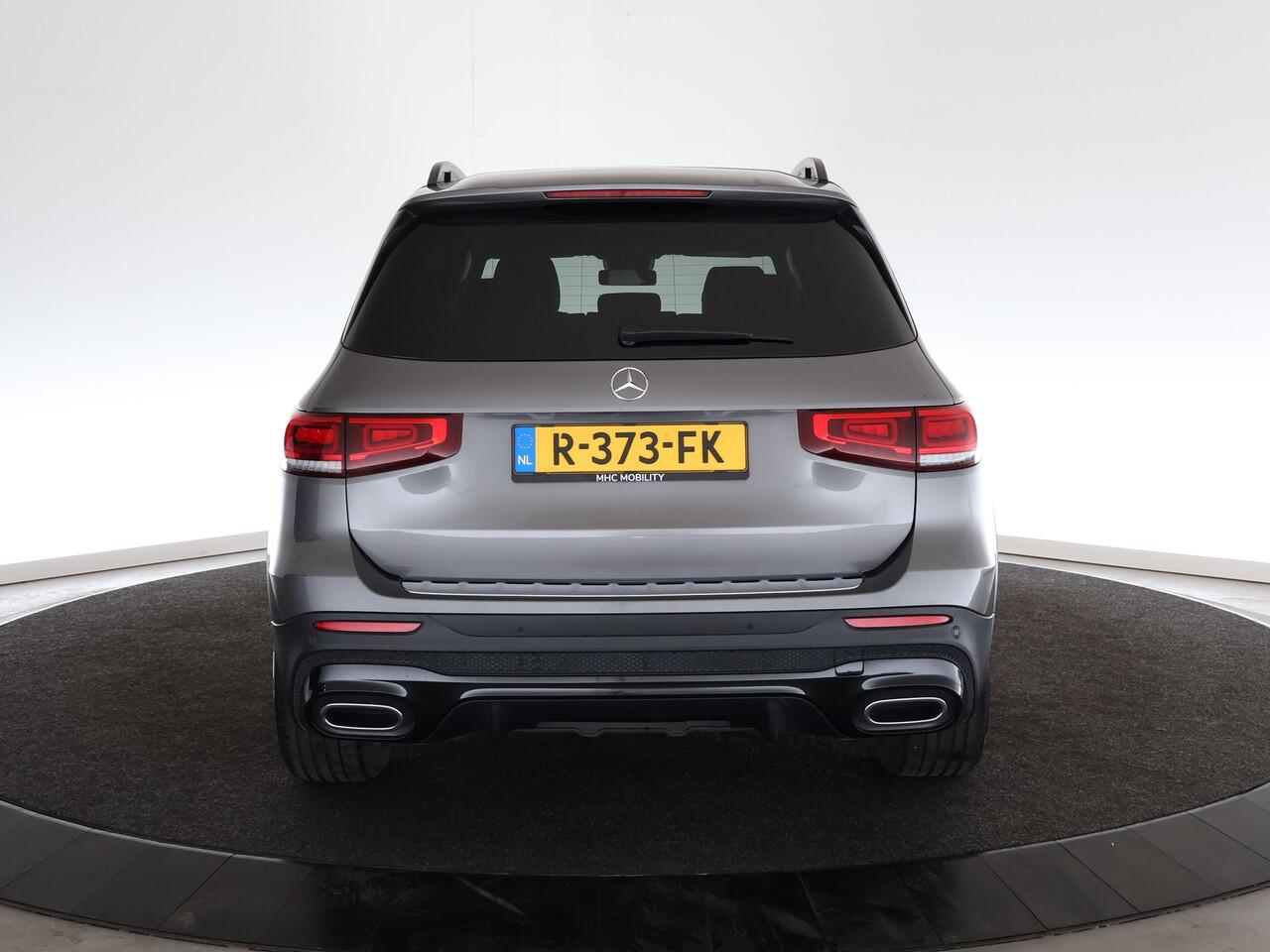 Mercedes-Benz GLB-Klasse 180 Business Solution AMG | Trekhaak | Sportstoelen | Stoelverwarming | Navi |*