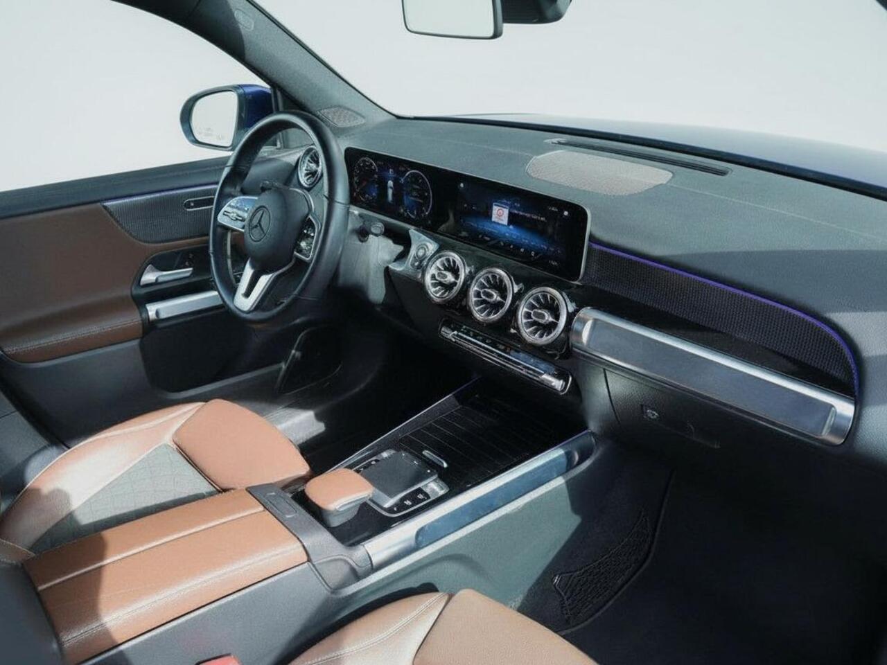 Mercedes-Benz GLB-Klasse 200 | Trekhaak | Clima | Cruise | Navi Full Map | Dealer onderhouden | Stof/Leder | LED | Comfortstoel+Verwarming | PDC V+A+Cam |