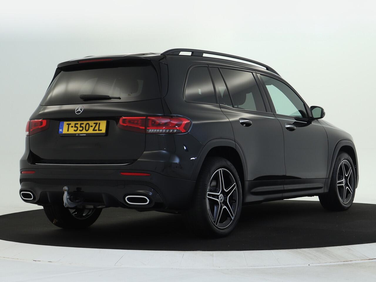 Mercedes-Benz GLB-Klasse 200 AMG Nightpakket 7 Persoons | Trekhaak | Sfeerverlichting | Keyless Go | Stoelverwarming | Parkeerpakket met Camera | Inclusief 24 maanden Mercedes-Benz Certified garantie voor Europa.