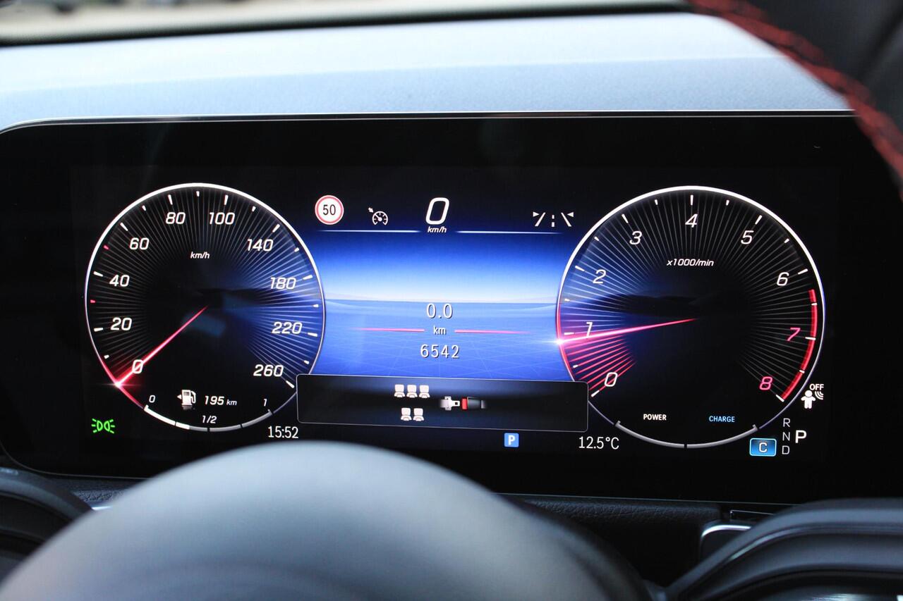 Mercedes-Benz GLB-Klasse 180 AMG 7 Persoons Facelift | Pano | Trekhaak | Multibeam LED | Keyless | Stoelverwarming | Spectraalblauw