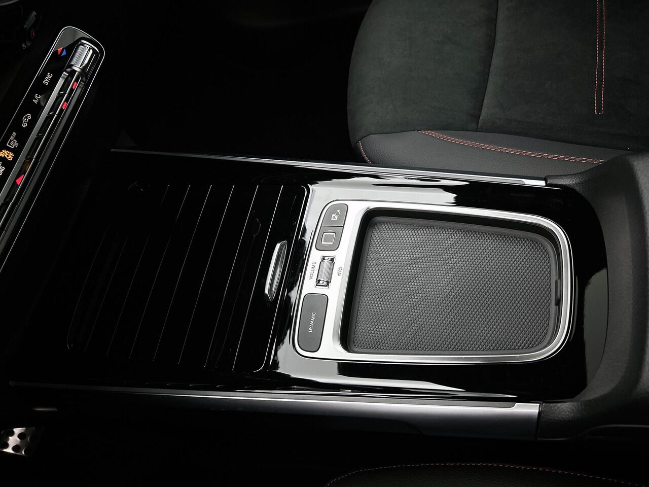 Mercedes-Benz GLB-Klasse 180 Business Solution AMG 7p. | Trekhaak | Derde zitrij voor twee personen | Nightpakket | GUARD 360 ° Vehicle protection Plus | Multibeam LED | Smartphone integratie | Panoramaschuifdak |