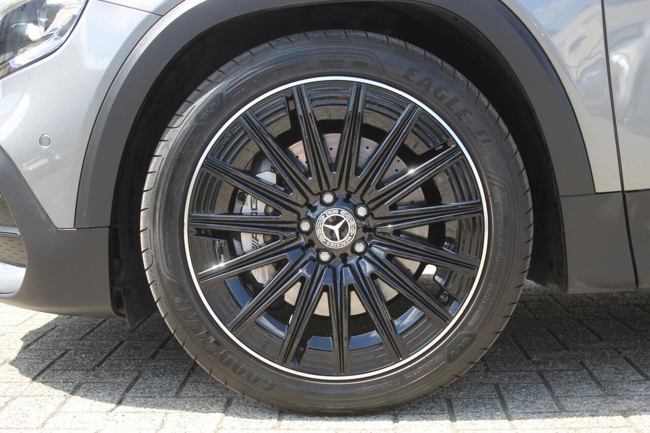 Mercedes-Benz GLB-Klasse AMG 35 4MATIC Panoramadak/Night pakket/Sfeerverlichting/Navigatie/Keyless/Cruise control/Climate control/Elektrisch verstelbare stoelen met memory/Stoelverwarming/Dodehoek detectie/Achteruitrijcamera/Parkeersensoren rondom/Elektrische achterk