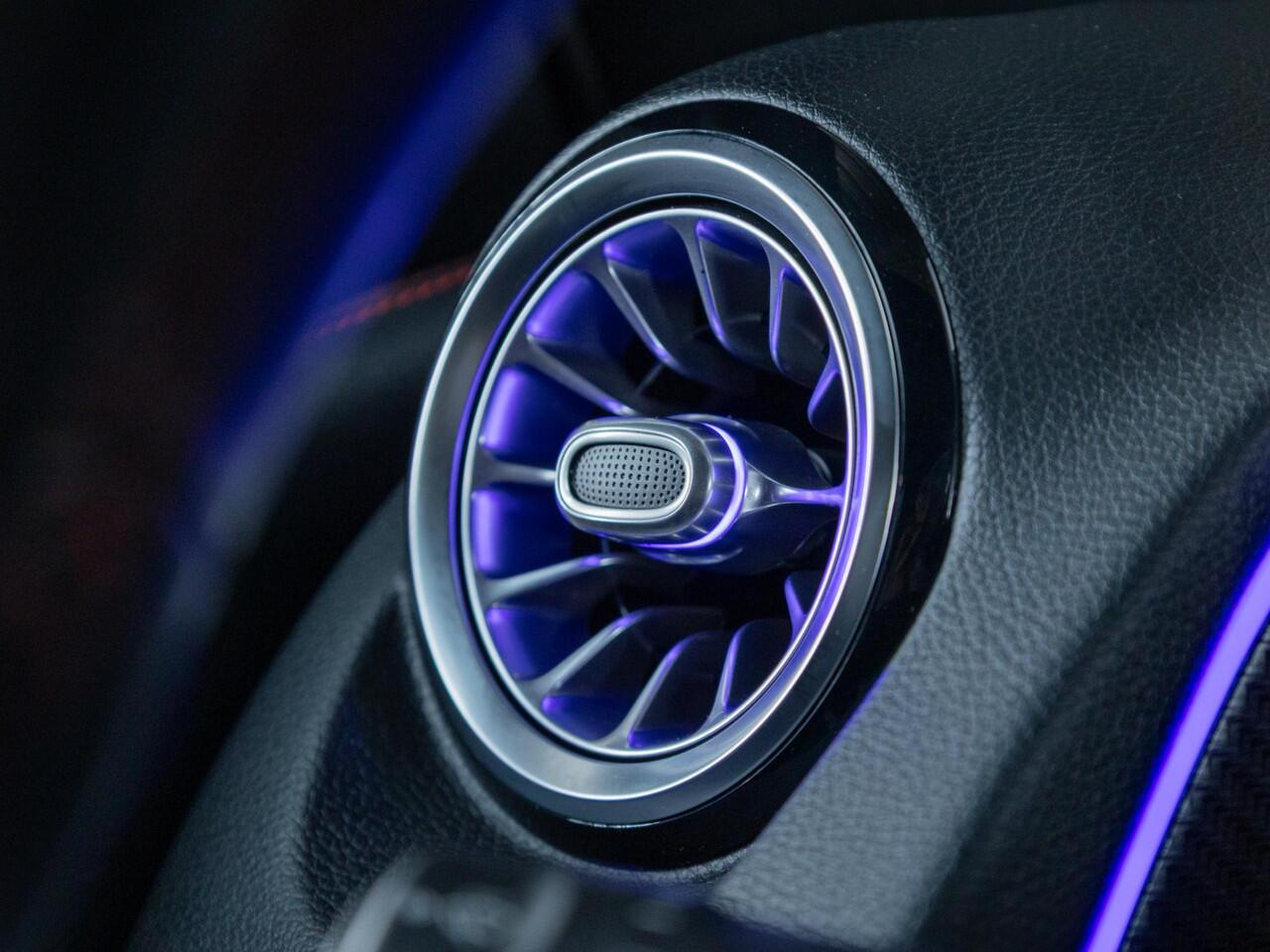 Mercedes-Benz GLB-Klasse 180 Business Solution PLUS AMG 7p. Panorama dak | Trekhaak