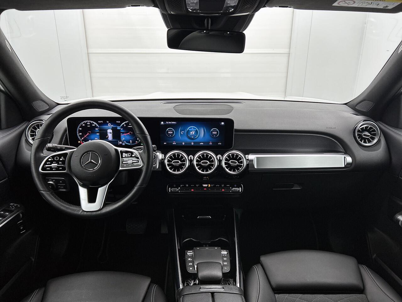 Mercedes-Benz GLB-Klasse 200 Progressive | Sfeerverlichting | LED | Alarm | Augmented Reality | Parkeerpakket met Camera | Inclusief 24 maanden Mercedes-Benz Certified garantie voor Europa.