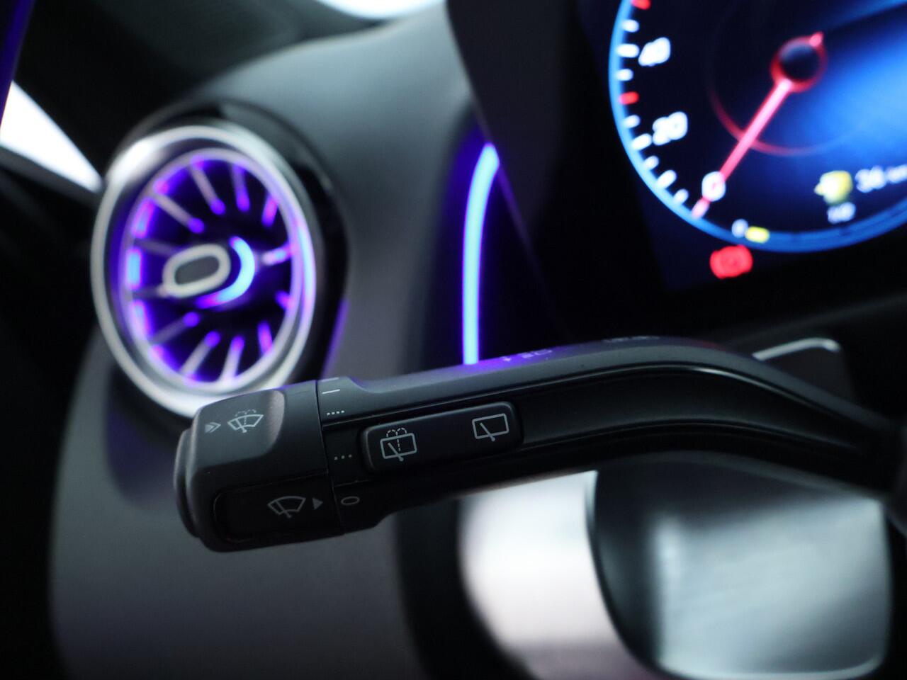 Mercedes-Benz GLB-Klasse 200 Business Solution AMG 7p. | Panoramadak | Memory stoelen | Achteruitrijcamera | Nightpakket | Trekhaak | 7 Persoons. Inclusief 24 maanden MB Certified garantie voor Europa.