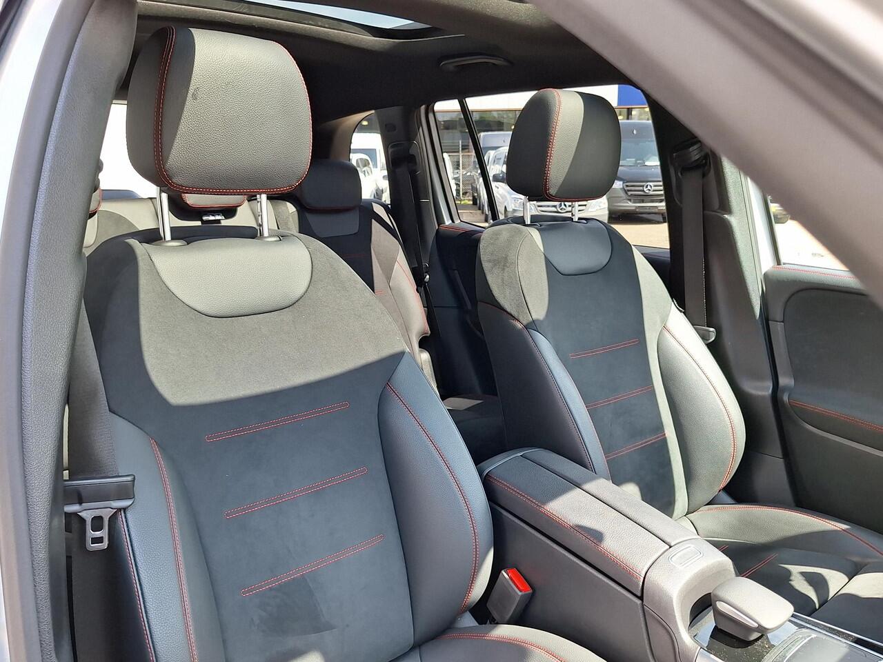 Mercedes-Benz GLB-Klasse 180 AMG Line | Panoramadak | Night Pakket | Onderstel met Adaptief Verstelbare Demping | Alarm | Apple CarPlay | Android Auto | Sfeerverlichting | Stoelverwarming | Achteruitrijcamera