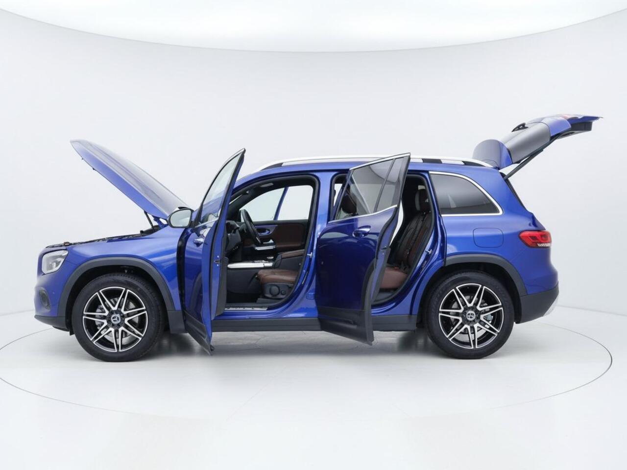 Mercedes-Benz GLB-Klasse 200 | Trekhaak | Clima | Cruise | Navi Full Map | Dealer onderhouden | Stof/Leder | LED | Comfortstoel+Verwarming | PDC V+A+Cam |