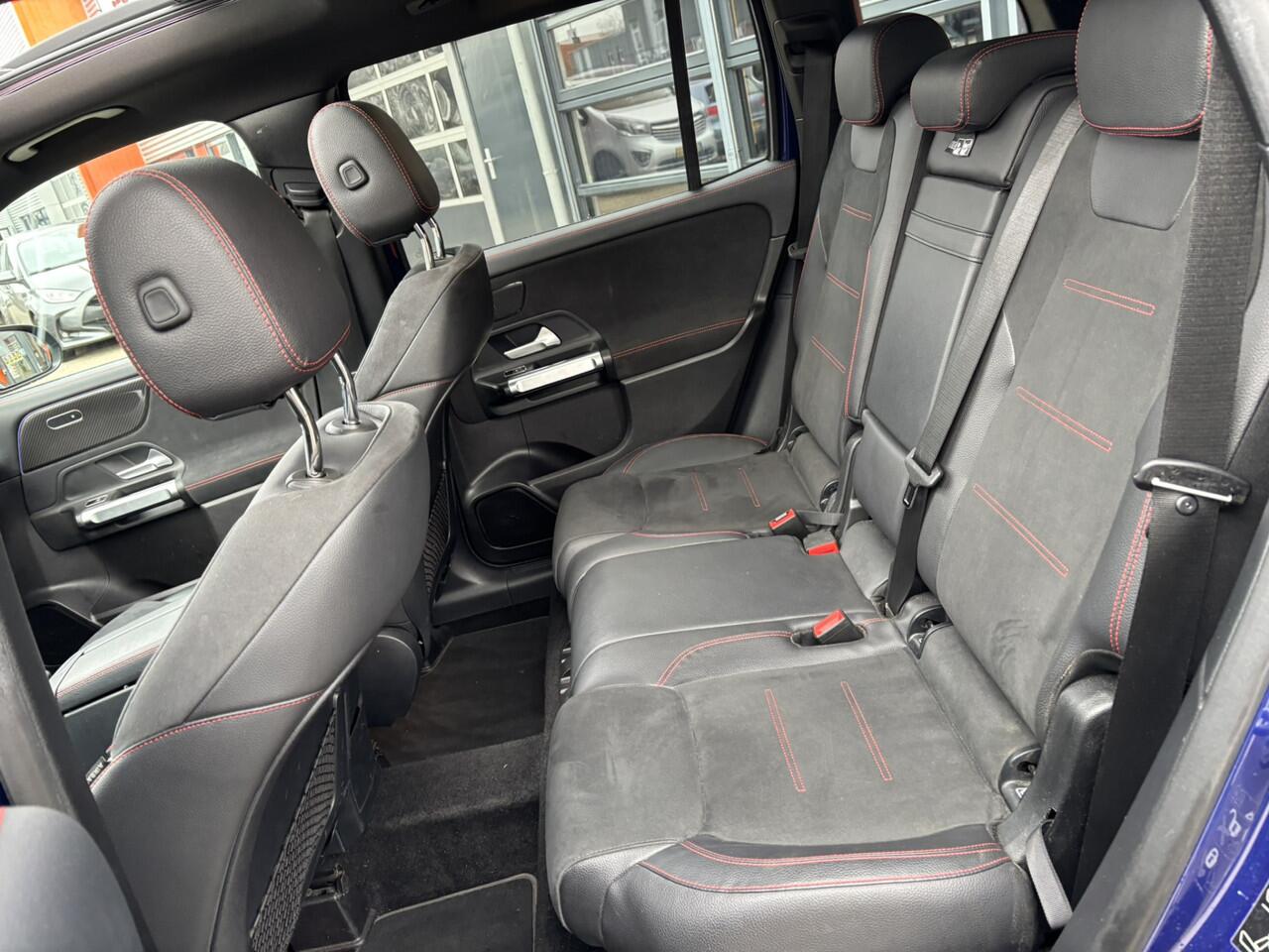 Mercedes-Benz GLB-Klasse 200 Premium Plus AMG / Stoelverwarming / Androidauto/Applecarplay / Schuifkanteldak / Camera / AMG /
