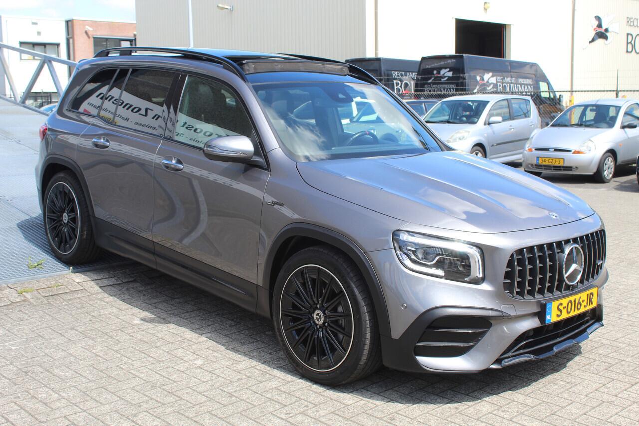 Mercedes-Benz GLB-Klasse AMG 35 4MATIC Panoramadak/Night pakket/Sfeerverlichting/Navigatie/Keyless/Cruise control/Climate control/Elektrisch verstelbare stoelen met memory/Stoelverwarming/Dodehoek detectie/Achteruitrijcamera/Parkeersensoren rondom/Elektrische achterk