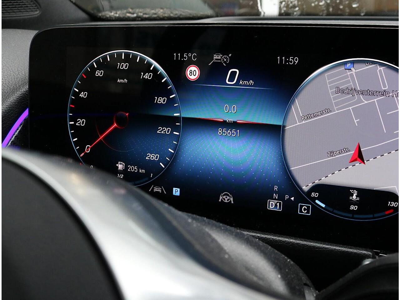 Mercedes-Benz GLB-Klasse 180 AMG Line 7p. Distronic | Panoramadak