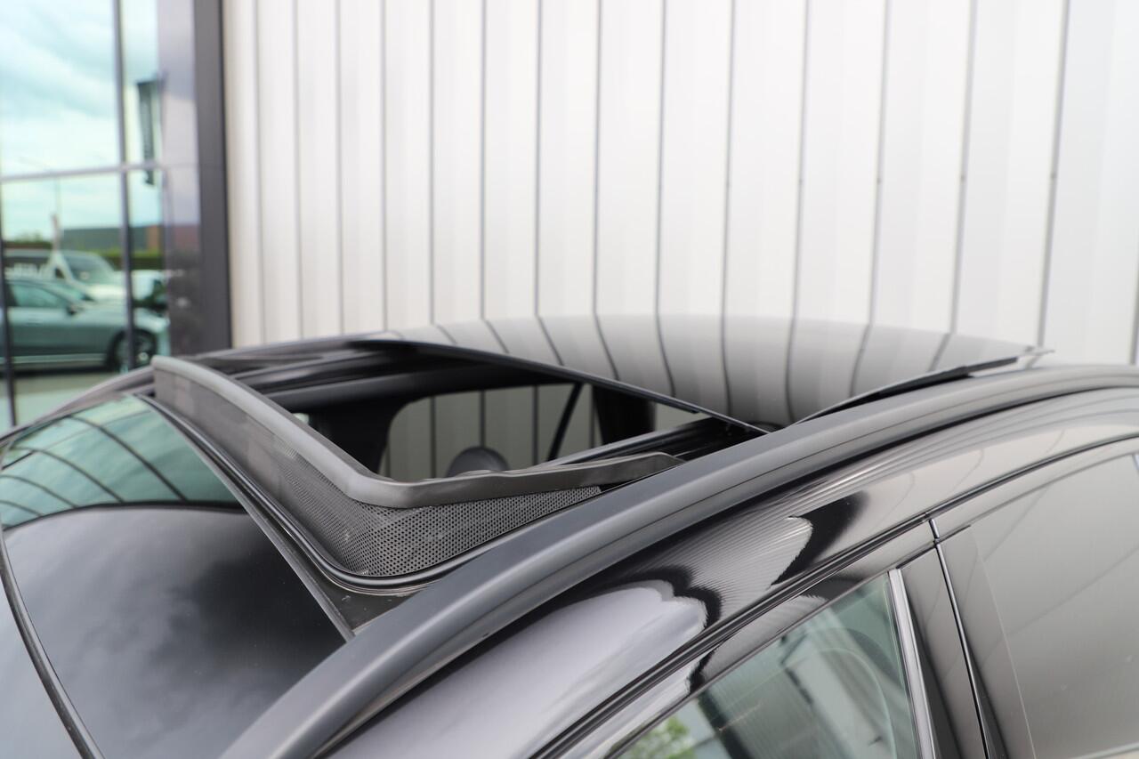 Mercedes-Benz GLC-KLASSE 300 AMG 4-Matic | 258PK | Luchtvering | Achterasbesturing | Massage | Head-up | Keyles-go | Burmester | Sfeerverlichting | Pano | Digital-light | 2023.