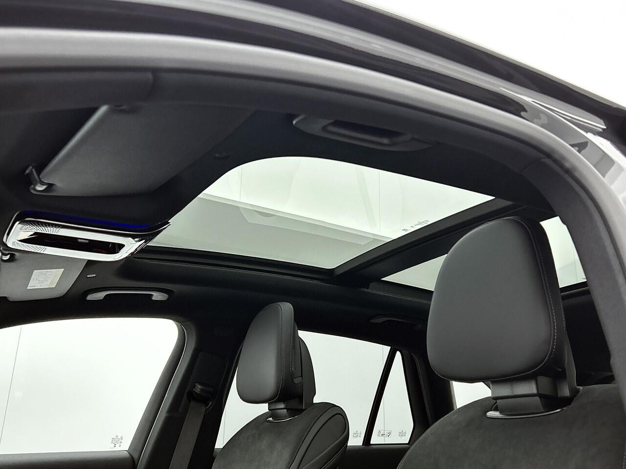 Mercedes-Benz GLC-KLASSE 300e 4MATIC Sport Edition | Premium pakket | Nightpakket | Trekhaak | Rijassistentiepakket Plus | Winter pakket | Parkeerpakket met 360°-camera | DIGITAL LIGHT |