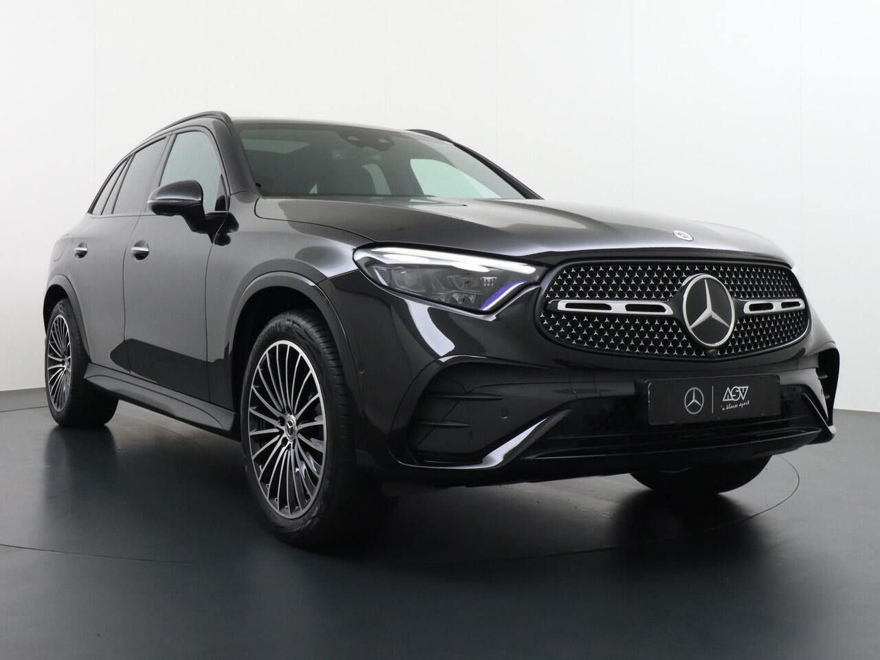 Mercedes-Benz GLC-KLASSE 300e 4MATIC Sport Edition | Massagestoelen Voorin | Luchtvering | Achterasbesturing | Distronic Cruise Control | Memorystoelen | Panorama - Schuifdak | Head-Up Display | Burmester Surround Sound