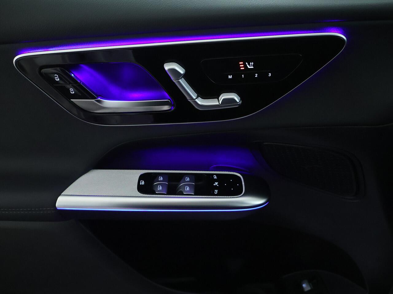 Mercedes-Benz GLC-KLASSE 300 e 4MATIC Plug-In Hybride Avantgarde Advanced Plus | Trekhaak Panorama Schuif-Kanteldak | Memory Pakket Voorstoelen | Stuur en Stoelverwarming. Inclusief 24 maanden MB Certified garantie voor Europa.