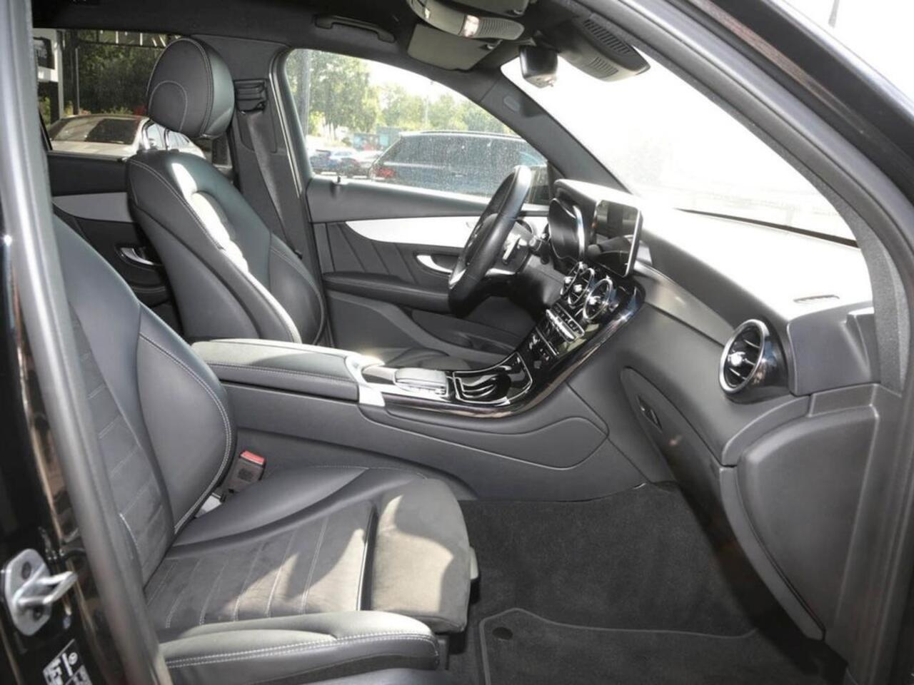 Mercedes-Benz GLC-KLASSE 300de 4MATIC AMG Line Night Pakket Treeplanken Trekhaak 19 Inch LED Navi