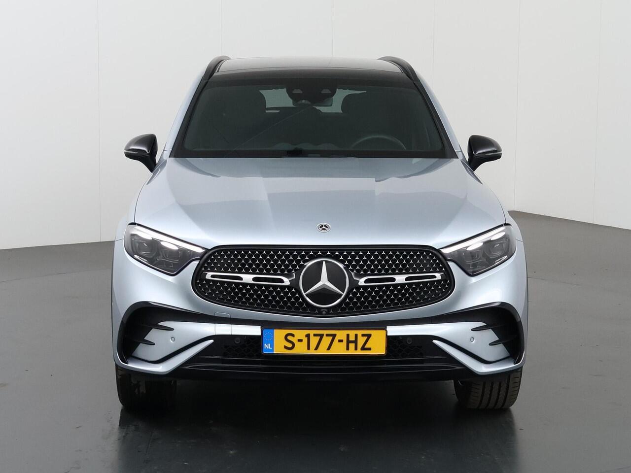 Mercedes-Benz GLC-KLASSE 300e 4MATIC AMG Line | Premium pakket | Panoramadak | Rij-assistentie pakket | Digital Light | Parkeer pakket | 20-Inch |