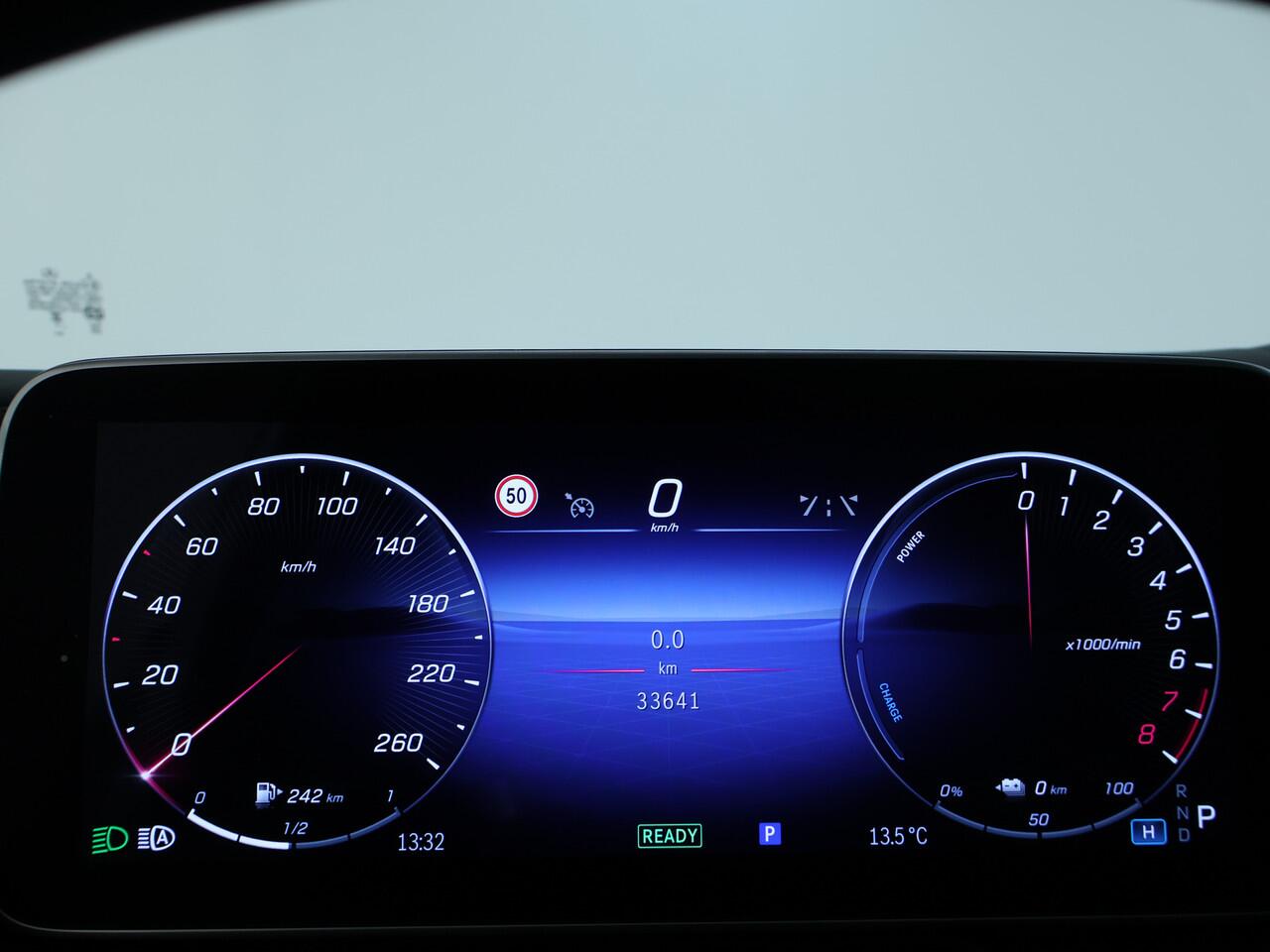 Mercedes-Benz GLC-KLASSE 300 e 4MATIC AMG Plug-In Hybride | AMG Line | Night Pakket | Panorama Schuif-Kanteldak | Trekhaak. Inclusief 24 maanden MB Certified garantie voor Europa.