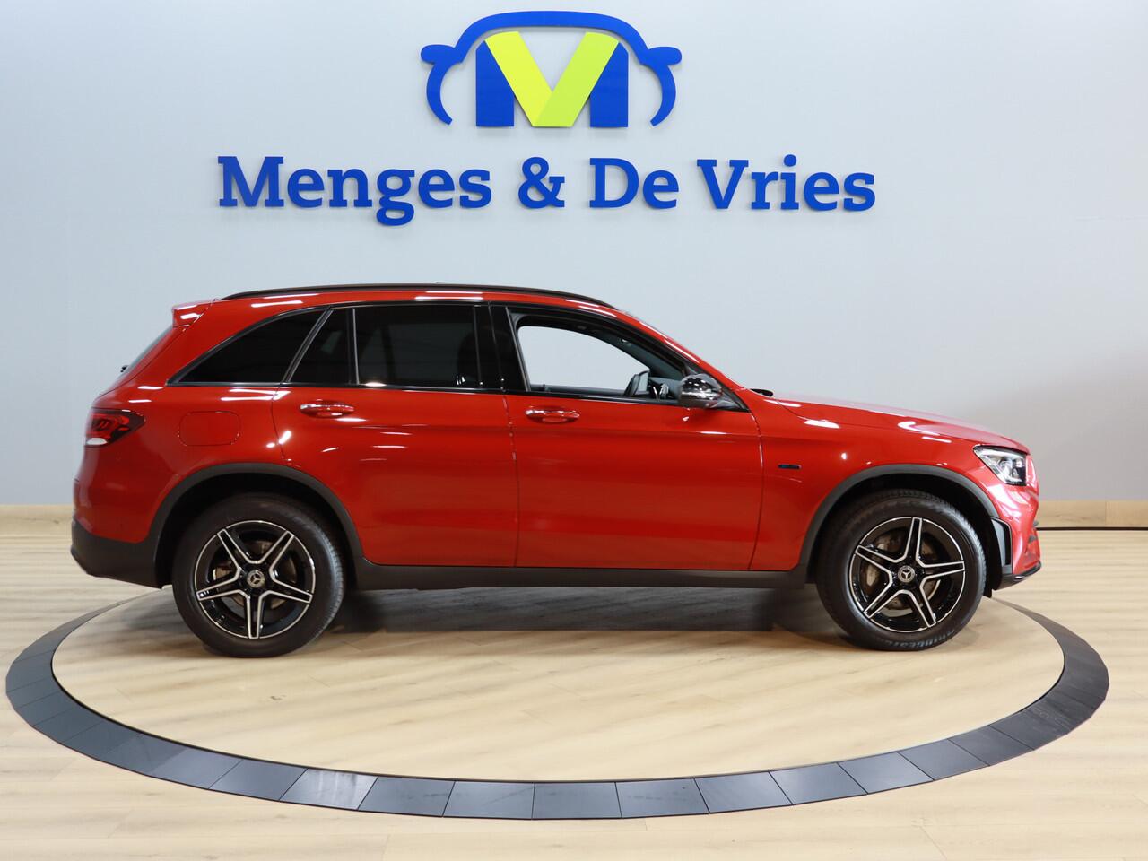 Mercedes-Benz GLC-KLASSE 300e 4MATIC Business Solution AMG Line | LED | Burmester | Panorama | 360 Camera | Stoelverwarming | Sfeer | Apple Carplay Android Auto | Isofix | NAP |