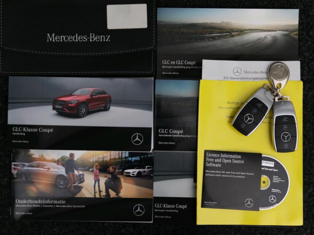 Mercedes-Benz GLC-KLASSE Coupé 300 e 4MATIC AMG Nightpakket | Schuifdak | Alarm | Burmester® | Keyless Go | 360° Camera | Sfeerverlichting | Inclusief 24 maanden Mercedes-Benz Certified garantie voor Europa.