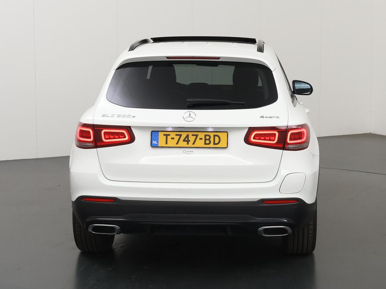 Mercedes-Benz GLC-KLASSE 300e 4MATIC Premium Plus | Night | Panoramadak | Trekhaak | Stoelverwarming | 360 graden camera |