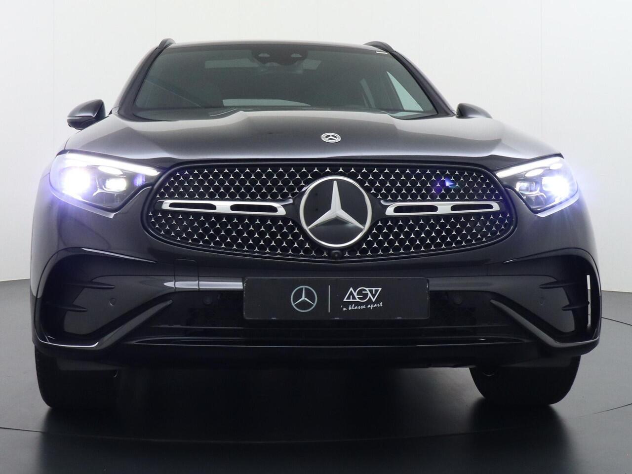 Mercedes-Benz GLC-KLASSE 300e 4MATIC Sport Edition | Massagestoelen Voorin | Luchtvering | Achterasbesturing 4.5° | Distronic Cruise Control | Memoryseats | Trekhaak Wegklapbaar | Head-Up Display | 360° Camera